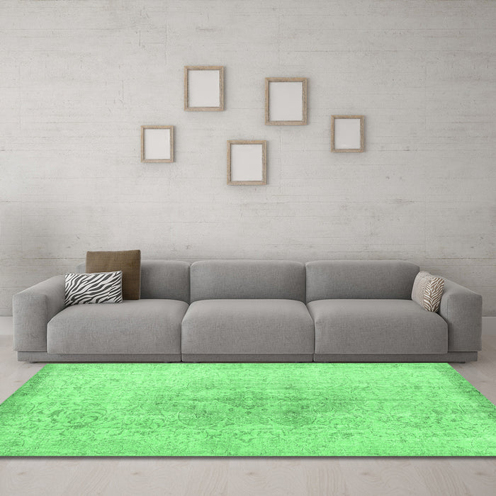 Machine Washable Persian Emerald Green Traditional Area Rugs in a Living Room,, wshtr3407emgrn