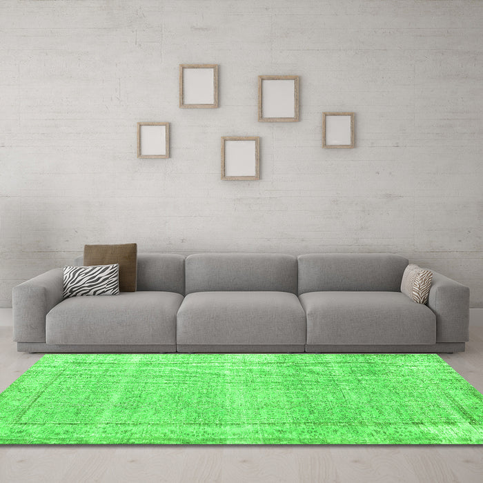 Machine Washable Persian Green Traditional Area Rugs in a Living Room,, wshtr3408grn