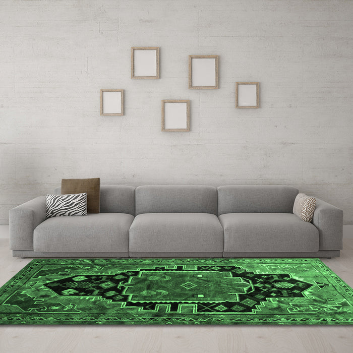 Machine Washable Persian Emerald Green Traditional Area Rugs in a Living Room,, wshtr340emgrn