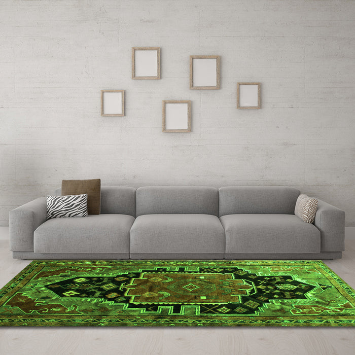 Machine Washable Persian Green Traditional Area Rugs in a Living Room,, wshtr340grn