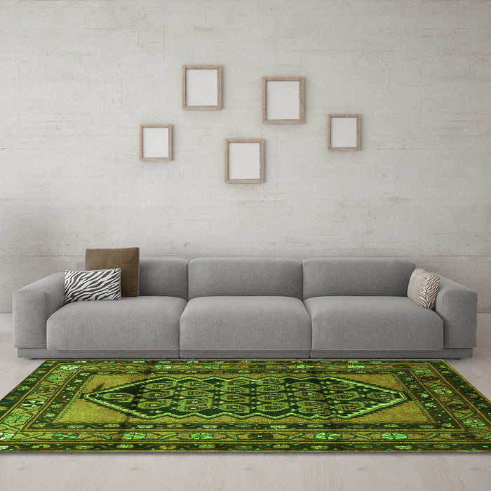Machine Washable Persian Green Traditional Area Rugs in a Living Room,, wshtr3410grn
