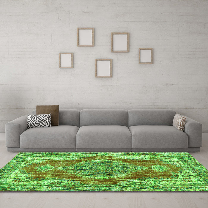 Machine Washable Persian Green Traditional Area Rugs in a Living Room,, wshtr3413grn