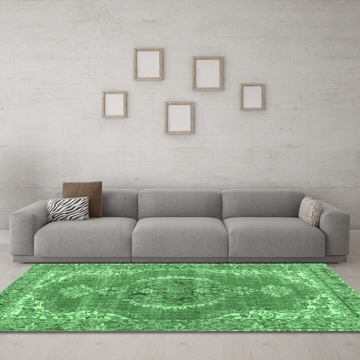 Machine Washable Persian Emerald Green Traditional Area Rugs in a Living Room,, wshtr3413emgrn