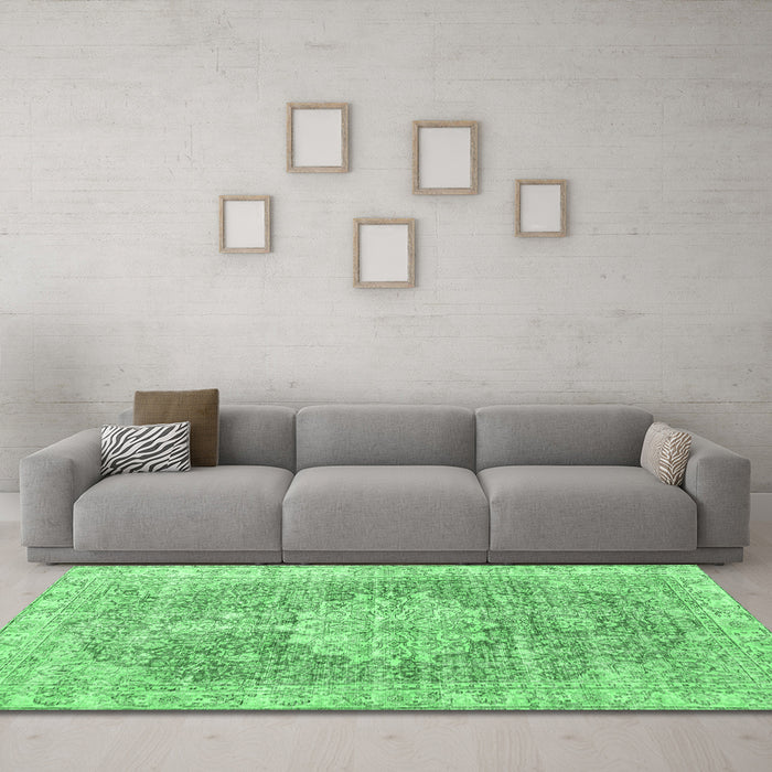Machine Washable Persian Emerald Green Traditional Area Rugs in a Living Room,, wshtr3414emgrn