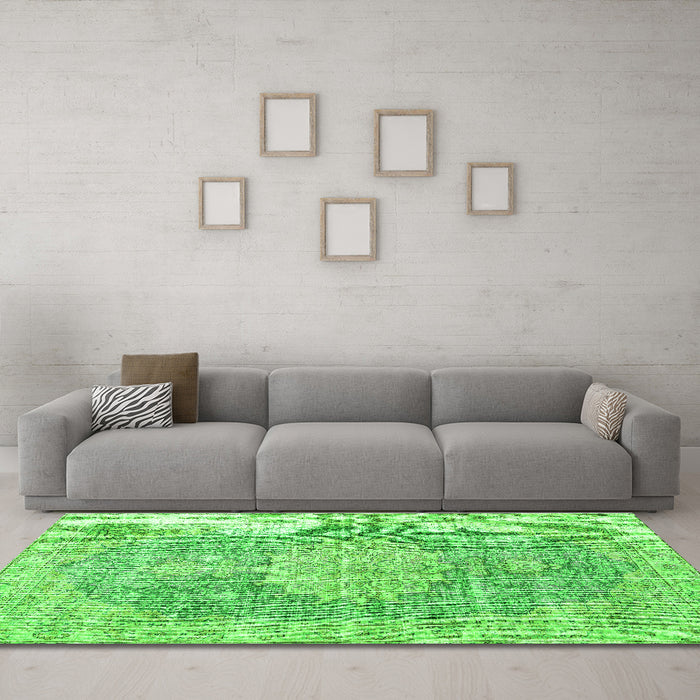 Machine Washable Persian Green Traditional Area Rugs in a Living Room,, wshtr3414grn