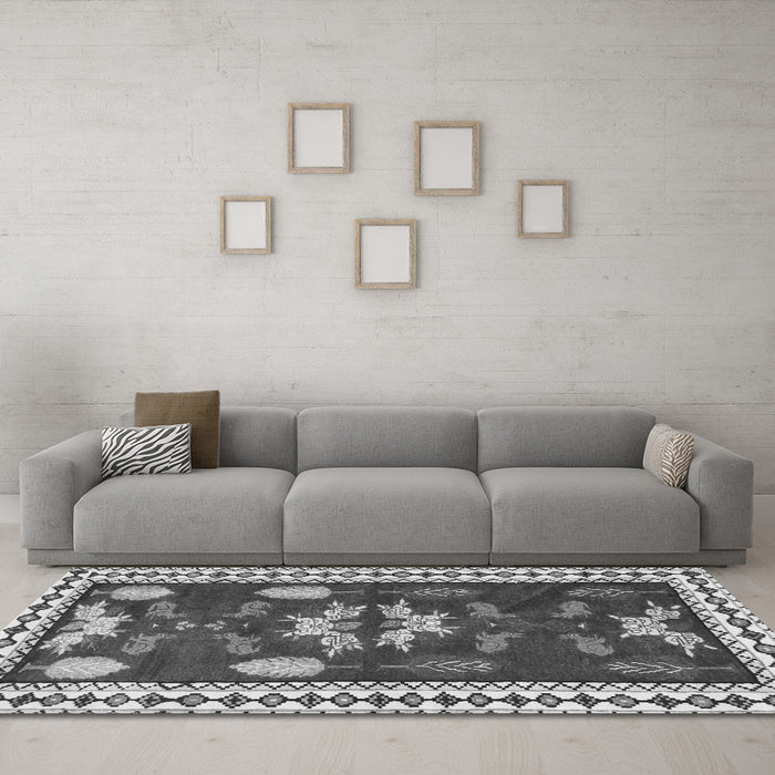Machine Washable Persian Gray Traditional Rug in a Living Room,, wshtr3416gry