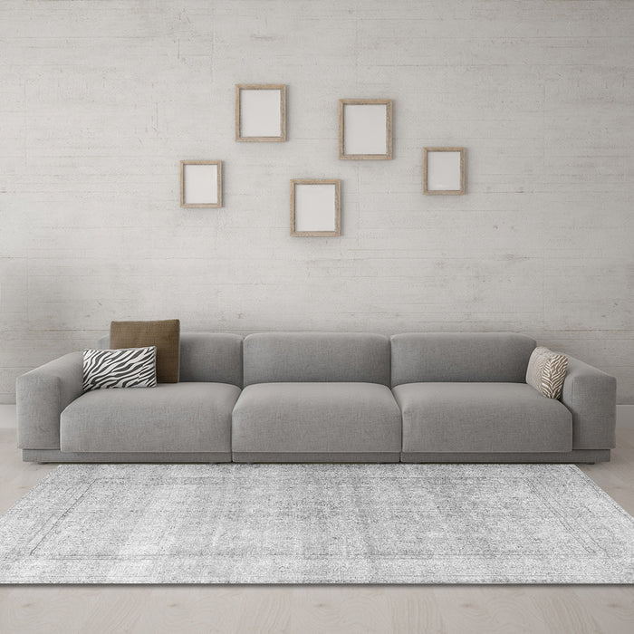 Machine Washable Persian Gray Traditional Rug in a Living Room,, wshtr3418gry