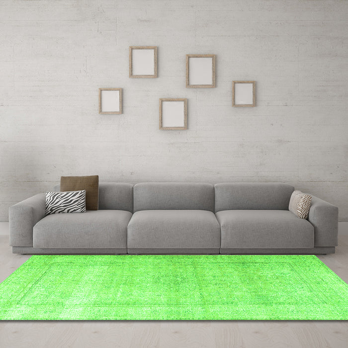 Machine Washable Persian Green Traditional Area Rugs in a Living Room,, wshtr3418grn