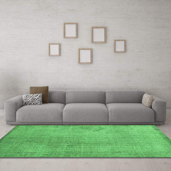 Machine Washable Persian Emerald Green Traditional Area Rugs in a Living Room,, wshtr3419emgrn