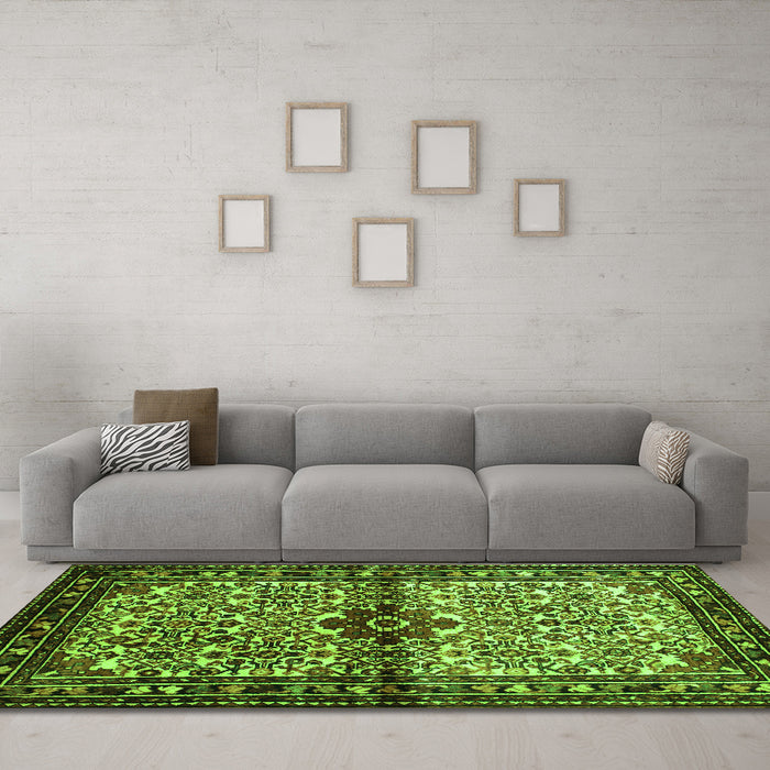 Machine Washable Persian Green Traditional Area Rugs in a Living Room,, wshtr341grn