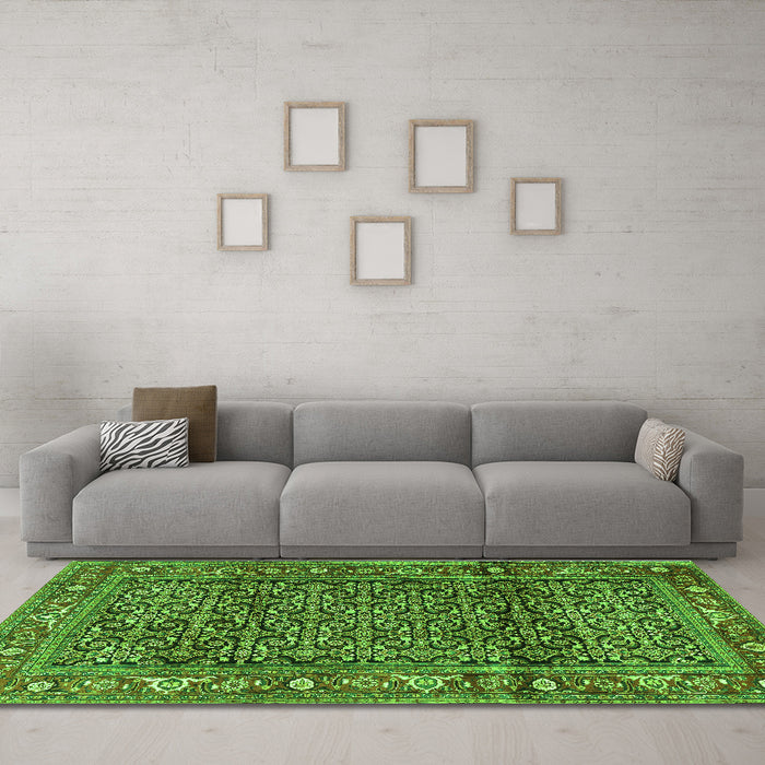 Machine Washable Persian Green Traditional Area Rugs in a Living Room,, wshtr3421grn