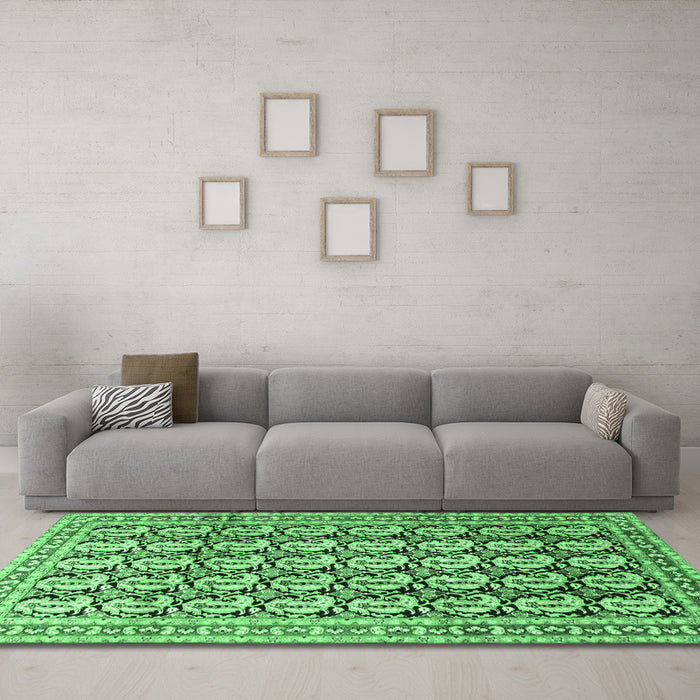 Machine Washable Persian Emerald Green Traditional Area Rugs in a Living Room,, wshtr3423emgrn