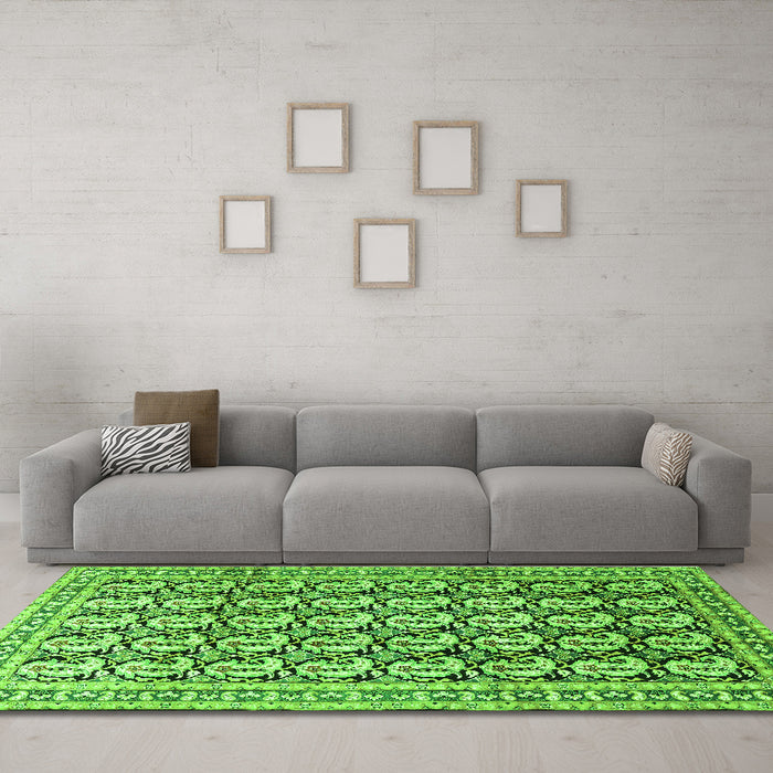 Machine Washable Persian Green Traditional Area Rugs in a Living Room,, wshtr3423grn