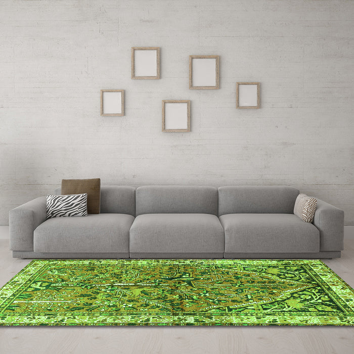 Machine Washable Animal Green Traditional Area Rugs in a Living Room,, wshtr3424grn