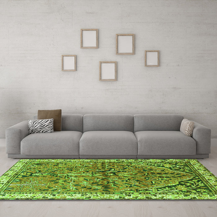 Machine Washable Animal Green Traditional Area Rugs in a Living Room,, wshtr3425grn