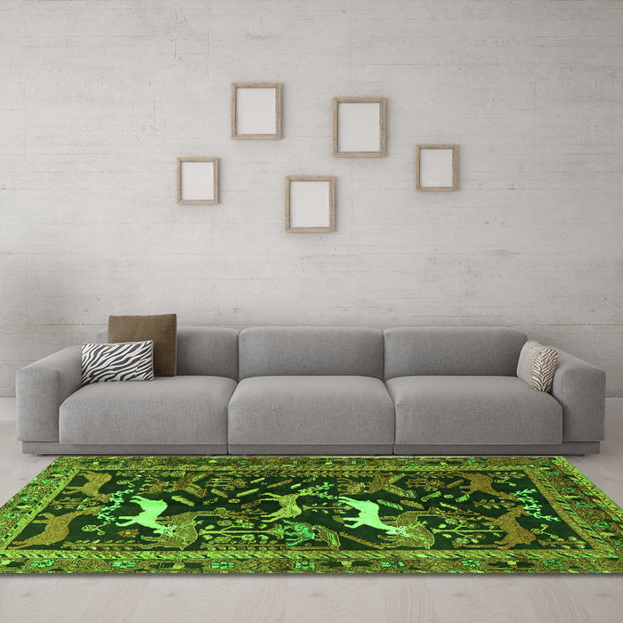 Machine Washable Animal Green Traditional Area Rugs in a Living Room,, wshtr3426grn