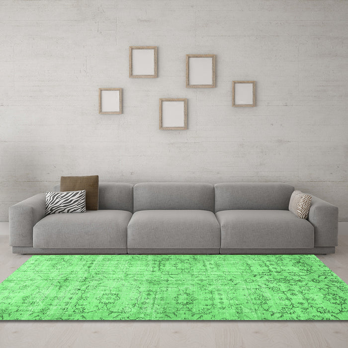 Machine Washable Persian Emerald Green Traditional Area Rugs in a Living Room,, wshtr3427emgrn