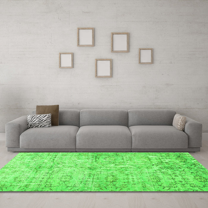 Machine Washable Persian Green Traditional Area Rugs in a Living Room,, wshtr3427grn