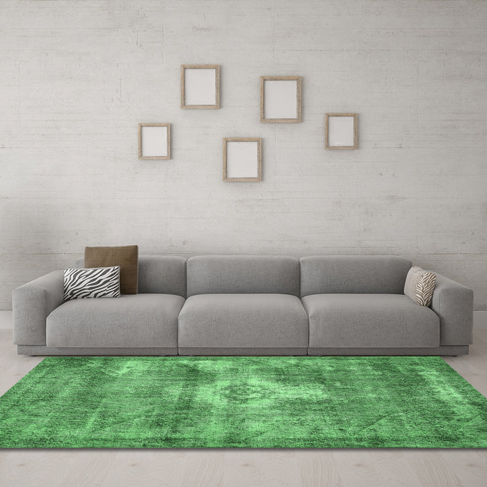 Machine Washable Persian Emerald Green Traditional Area Rugs in a Living Room,, wshtr3428emgrn