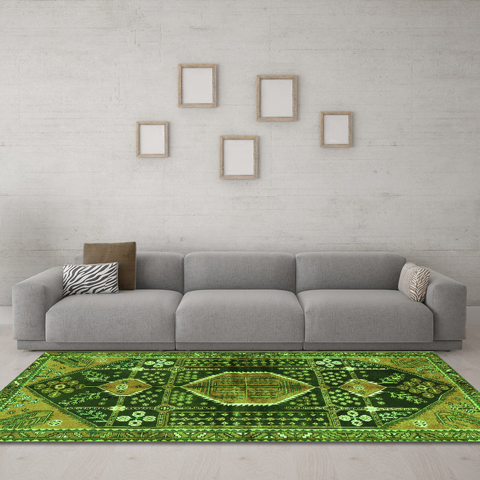 Machine Washable Persian Green Traditional Area Rugs in a Living Room,, wshtr3429grn