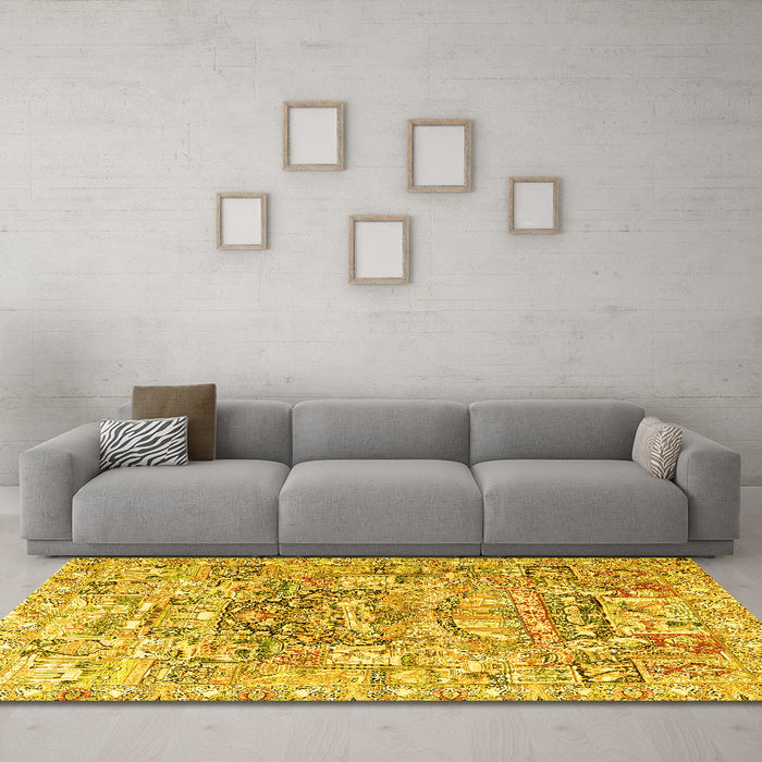 Machine Washable Animal Yellow Traditional Rug in a Living Room, wshtr3431yw