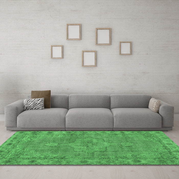 Machine Washable Persian Emerald Green Traditional Area Rugs in a Living Room,, wshtr3433emgrn