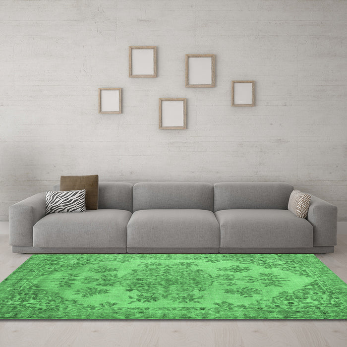 Machine Washable Persian Emerald Green Traditional Area Rugs in a Living Room,, wshtr3437emgrn