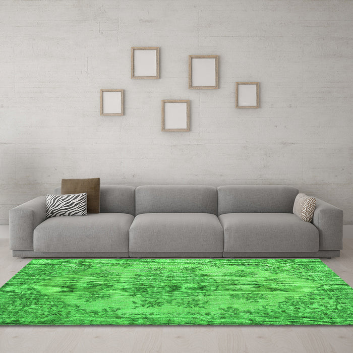 Machine Washable Persian Green Traditional Area Rugs in a Living Room,, wshtr3437grn