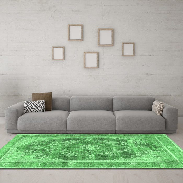 Machine Washable Persian Emerald Green Traditional Area Rugs in a Living Room,, wshtr3438emgrn