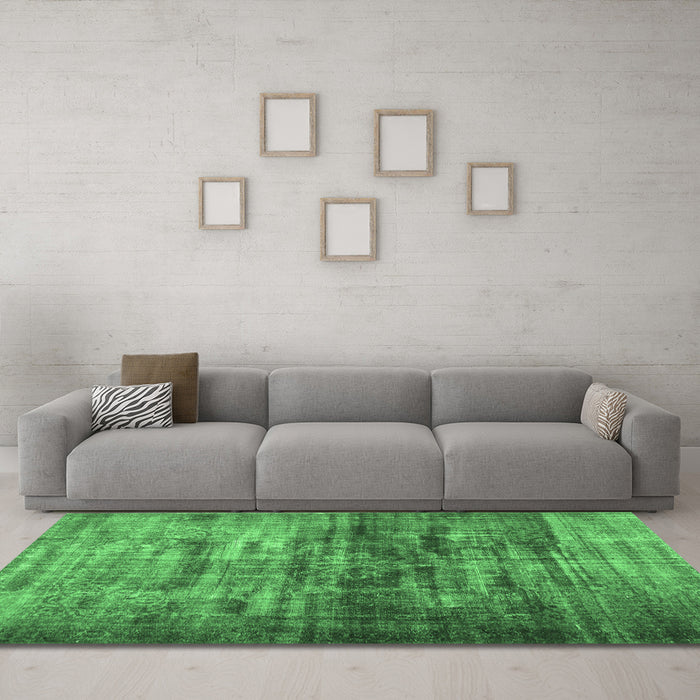 Machine Washable Persian Emerald Green Traditional Area Rugs in a Living Room,, wshtr3439emgrn