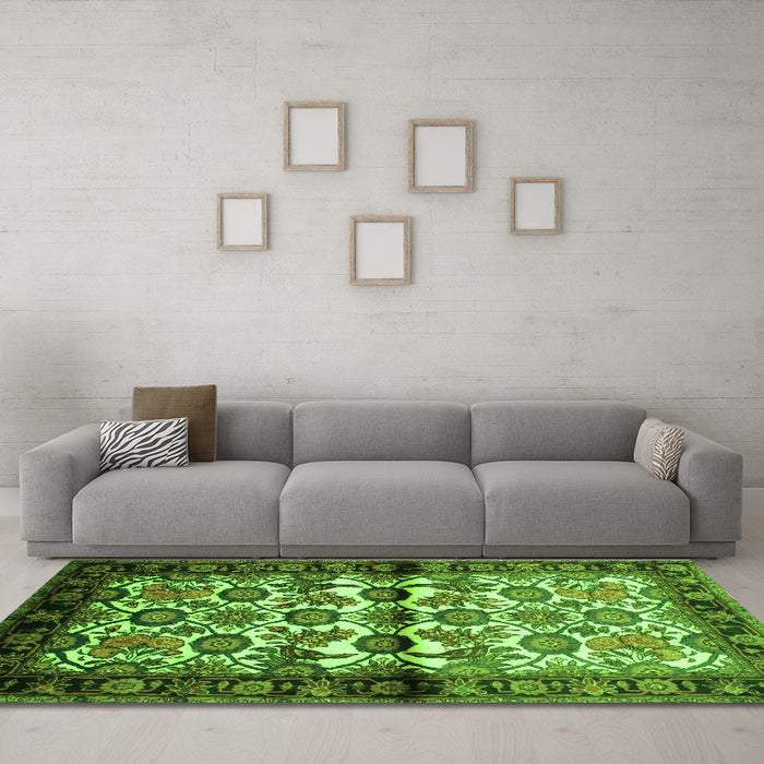 Machine Washable Persian Green Traditional Area Rugs in a Living Room,, wshtr343grn
