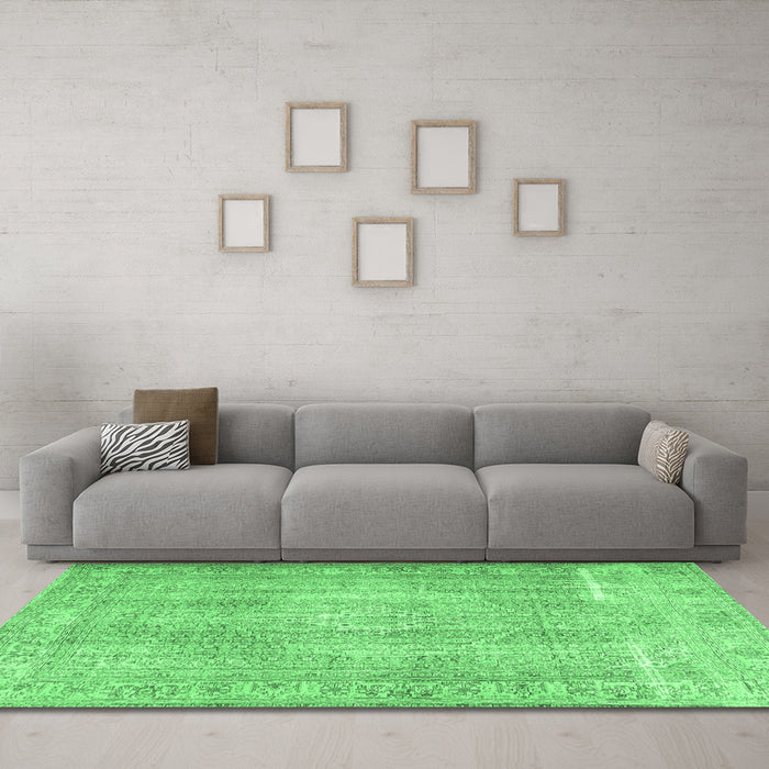 Machine Washable Persian Emerald Green Traditional Area Rugs in a Living Room,, wshtr3443emgrn