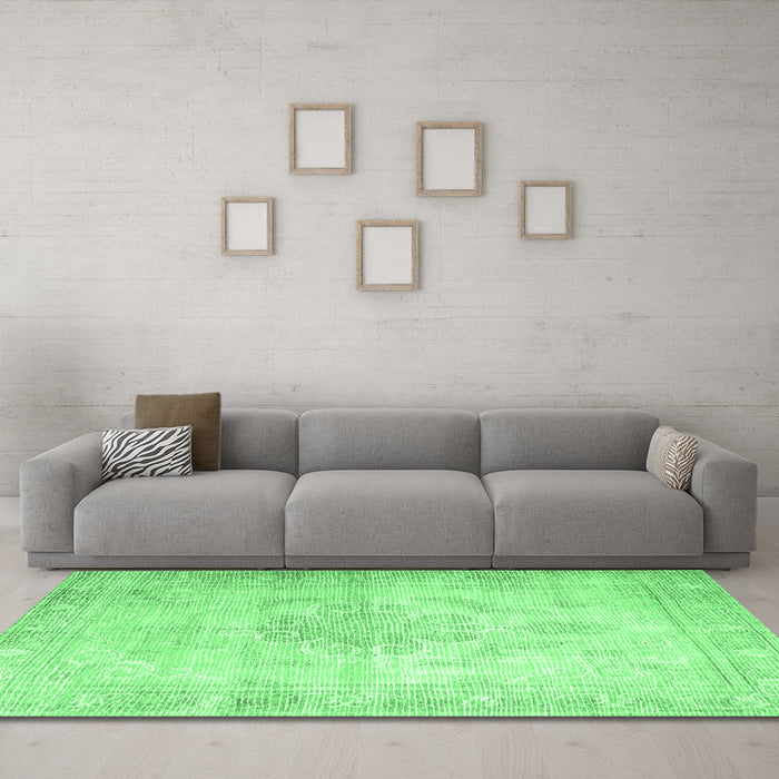 Machine Washable Persian Emerald Green Traditional Area Rugs in a Living Room,, wshtr3444emgrn