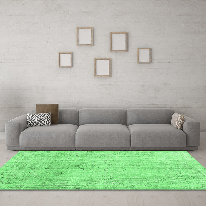 Machine Washable Persian Emerald Green Traditional Area Rugs in a Living Room,, wshtr3445emgrn