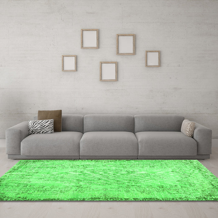 Machine Washable Persian Green Traditional Area Rugs in a Living Room,, wshtr3447grn