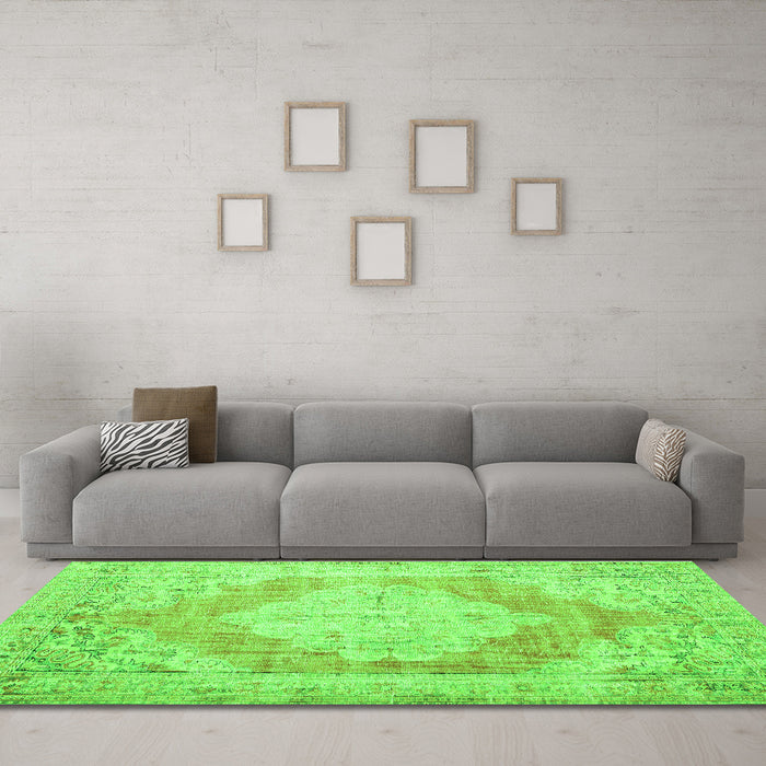 Machine Washable Persian Green Traditional Area Rugs in a Living Room,, wshtr3449grn