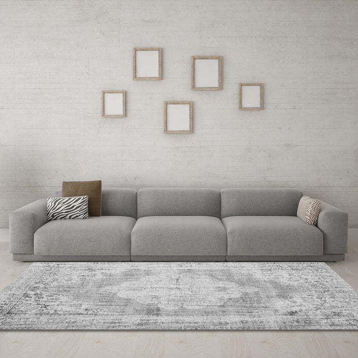 Machine Washable Persian Gray Traditional Rug in a Living Room,, wshtr3449gry