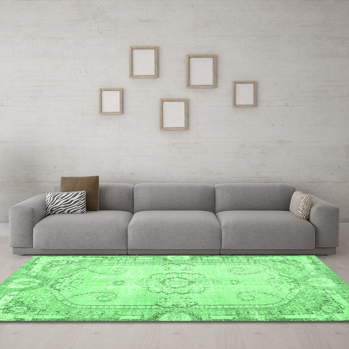 Machine Washable Persian Emerald Green Traditional Area Rugs in a Living Room,, wshtr3450emgrn