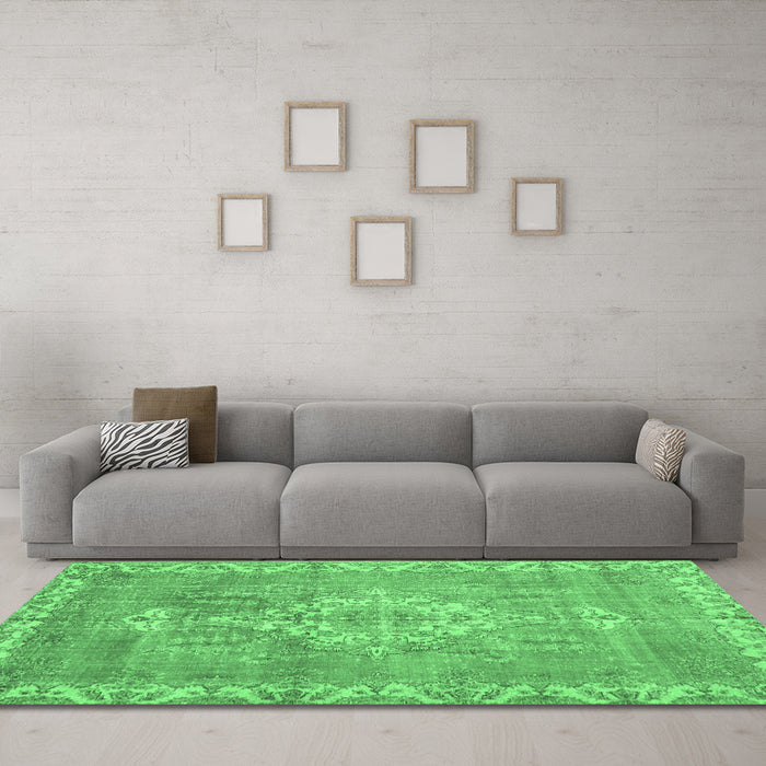 Machine Washable Medallion Emerald Green Traditional Area Rugs in a Living Room,, wshtr3452emgrn