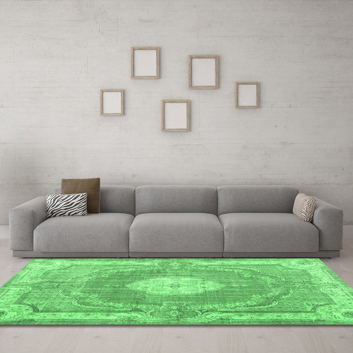 Machine Washable Persian Emerald Green Traditional Area Rugs in a Living Room,, wshtr3453emgrn