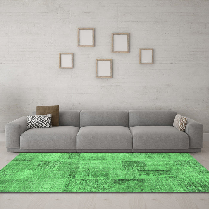 Machine Washable Persian Emerald Green Traditional Area Rugs in a Living Room,, wshtr3455emgrn