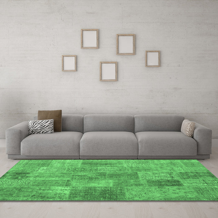 Machine Washable Persian Emerald Green Traditional Area Rugs in a Living Room,, wshtr3456emgrn