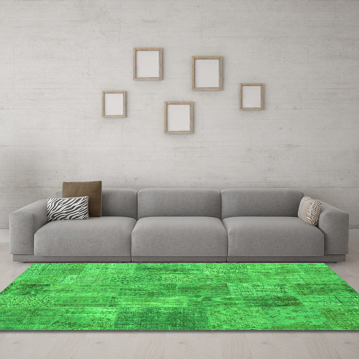 Machine Washable Persian Green Traditional Area Rugs in a Living Room,, wshtr3456grn
