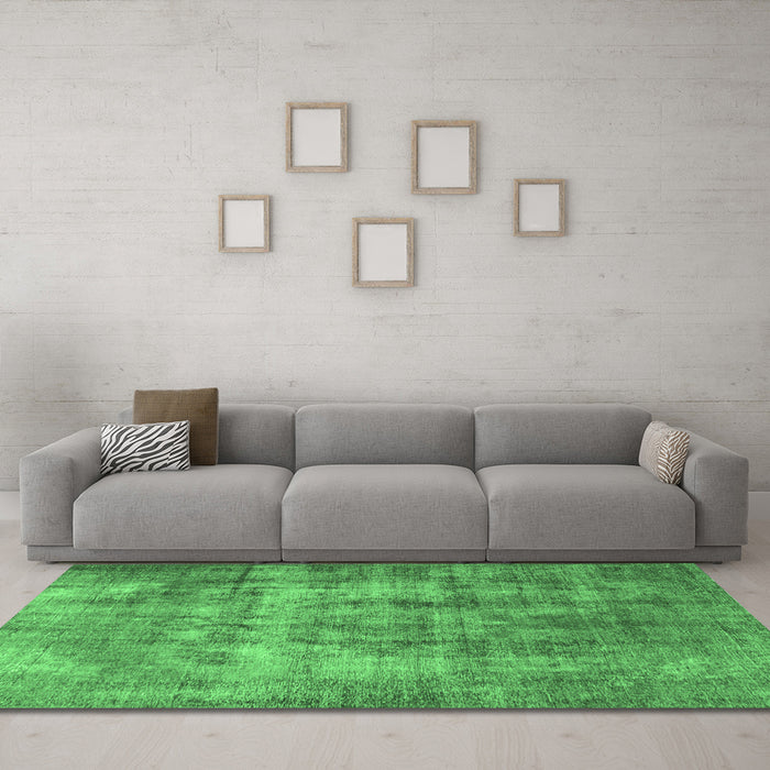 Machine Washable Persian Emerald Green Traditional Area Rugs in a Living Room,, wshtr3457emgrn