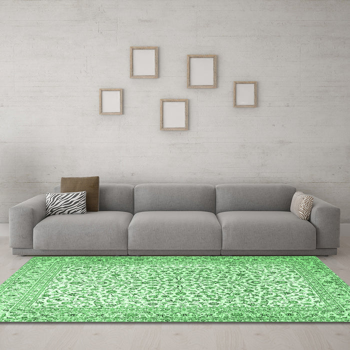 Machine Washable Persian Emerald Green Traditional Area Rugs in a Living Room,, wshtr3458emgrn