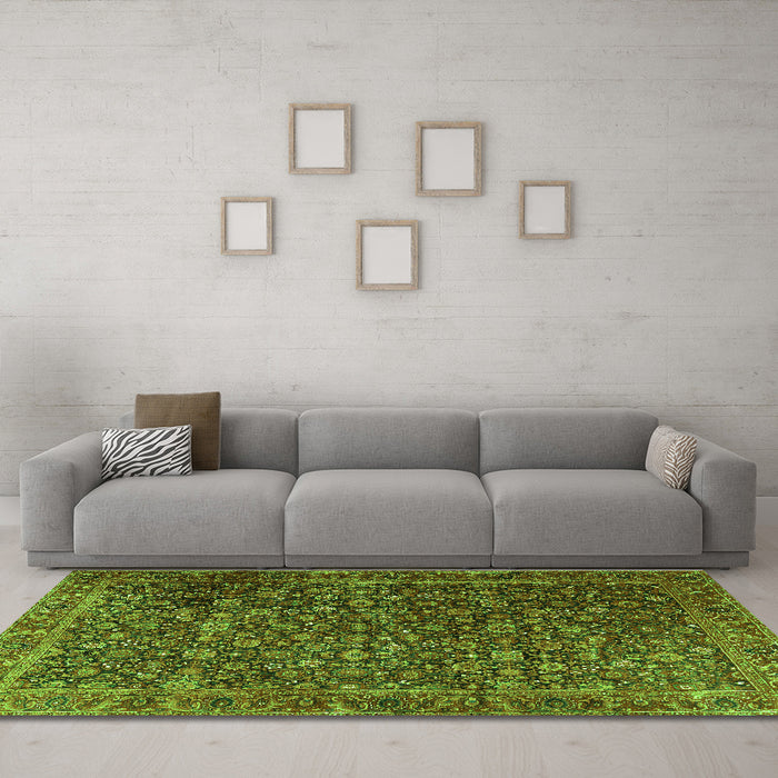 Machine Washable Persian Green Traditional Area Rugs in a Living Room,, wshtr3459grn
