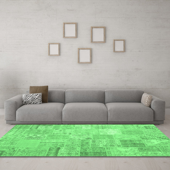 Machine Washable Patchwork Emerald Green Transitional Area Rugs in a Living Room,, wshtr3460emgrn