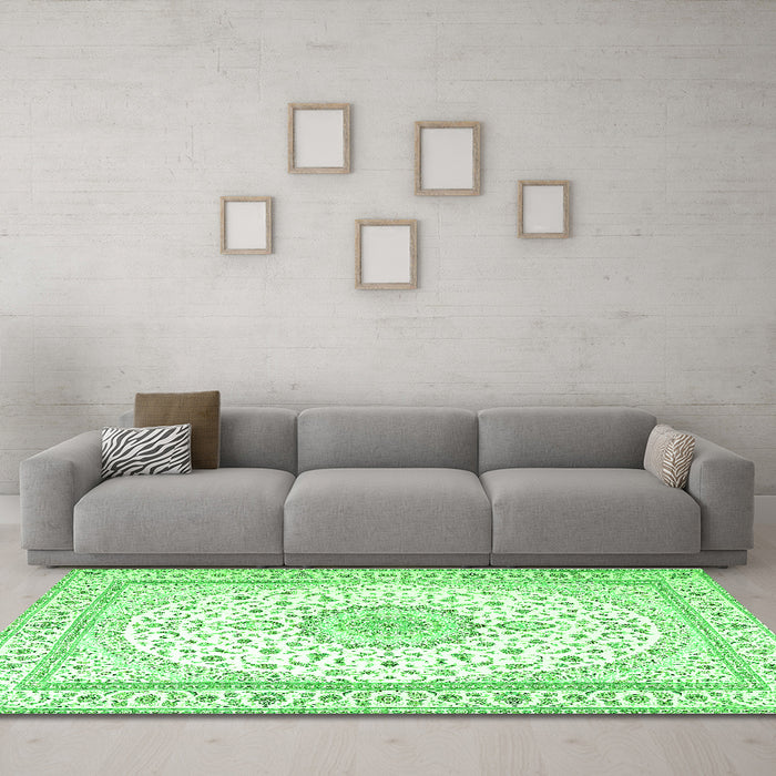 Machine Washable Medallion Green Traditional Area Rugs in a Living Room,, wshtr3462grn