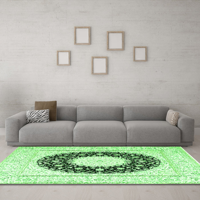 Machine Washable Medallion Green Traditional Area Rugs in a Living Room,, wshtr3463grn
