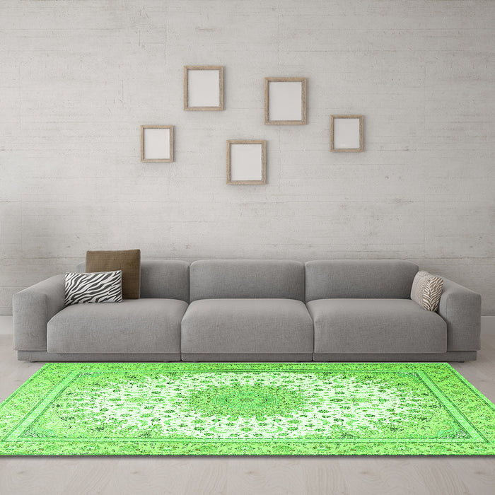 Machine Washable Medallion Green Traditional Area Rugs in a Living Room,, wshtr3464grn